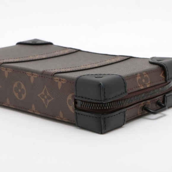 Authentic Louis Vuitton Monogram Taiga Soft Trunk wallet - Picture 11 of 11